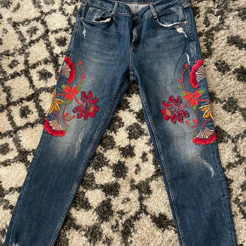 Trafaluc Denimwear Zara Embroidered Jeans